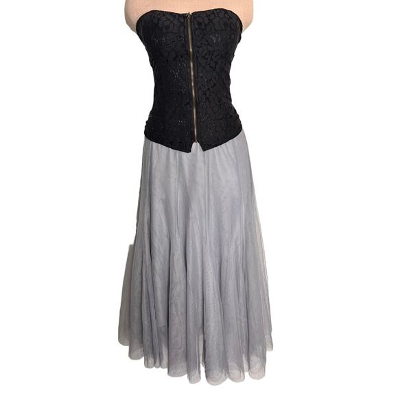 Full Tilt Bustier Top M Padded Bra Lace Overlay Front Zip Strapless Smocked Back - Picture 9 of 9